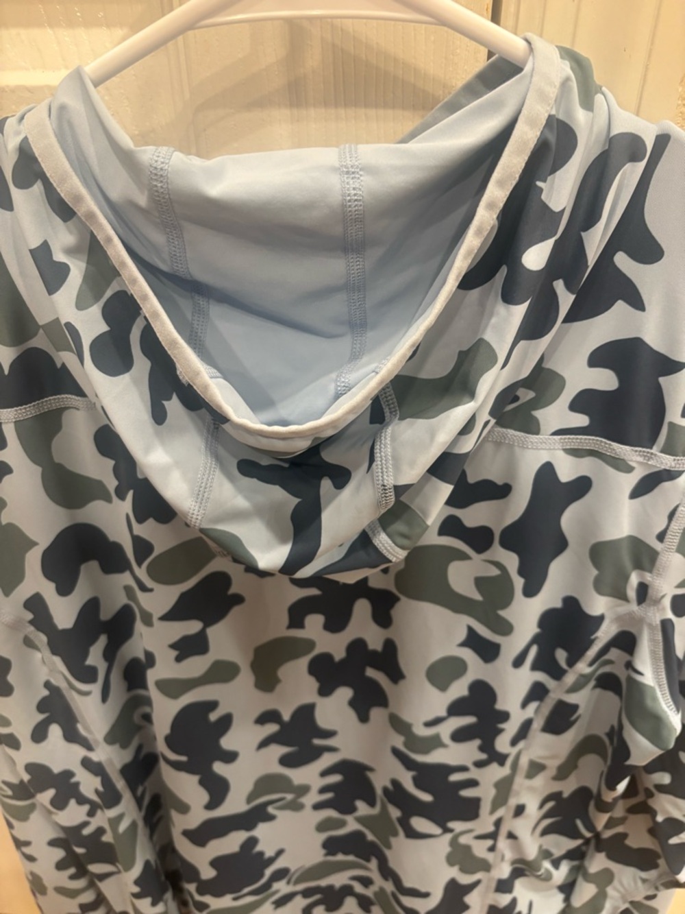 Orvis Sun DefenseLight Blue and Gray Camo Hooded Performance Shirt - Medium - Picture 4 of 7